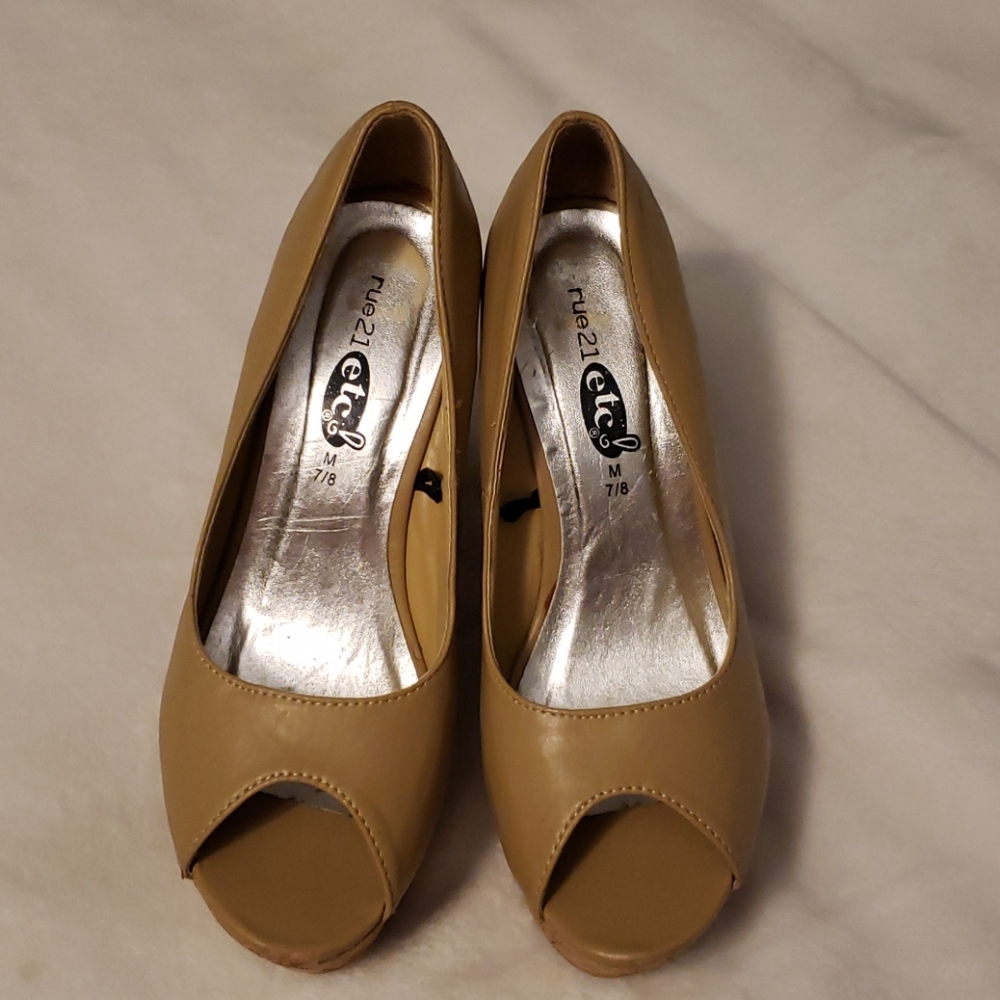 Tan wedges size 7/8